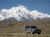 Driving through the Tibetan Plateau |  <i>Gavin Turner</i>